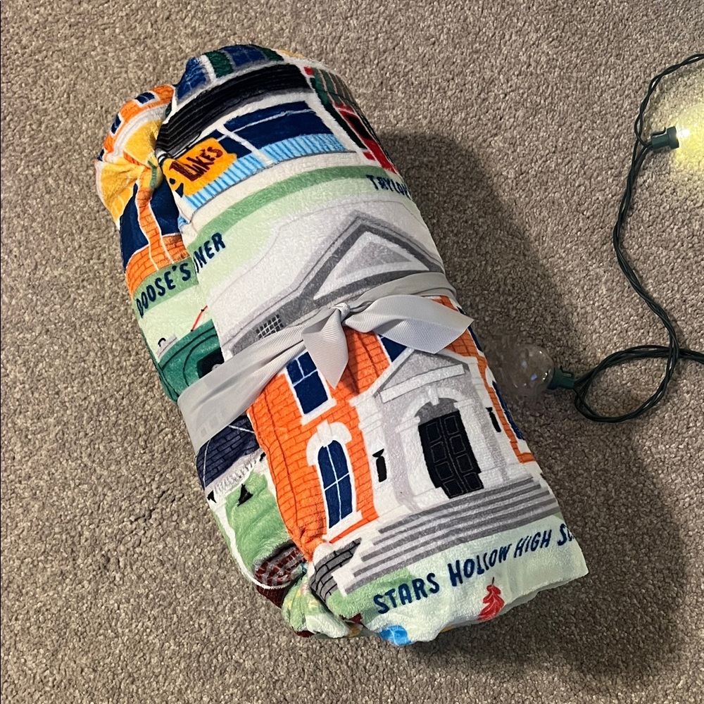 NEW Hallmark Gilmore Girls Blanket